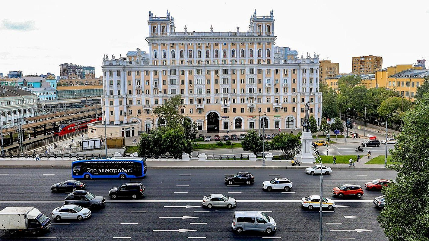 На Тверском путепроводе в Москве отремонтировали асфальт