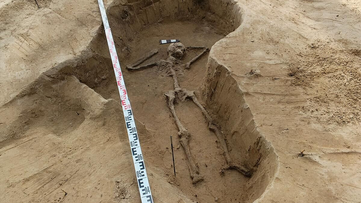 Омские археологи обнаружили погребение со скелетом в необычной позе
