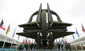 Экс-премьер Польши рассказал, в каком случае США выйдут из НАТО