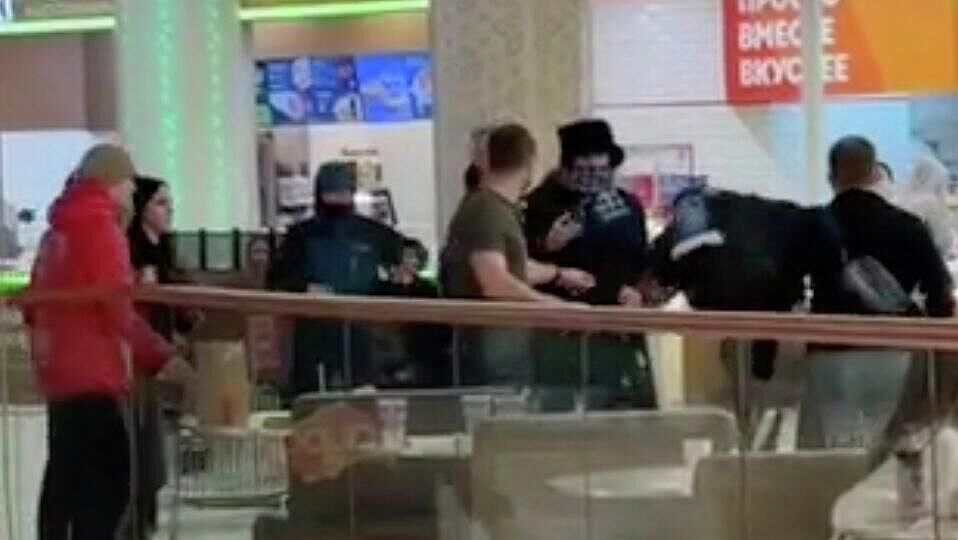 Девочка-подросток пострадала при массовой драке в ТЦ в Ярославле