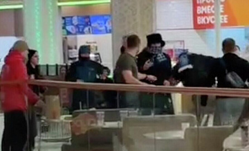 Девочка-подросток пострадала при массовой драке в ТЦ в Ярославле