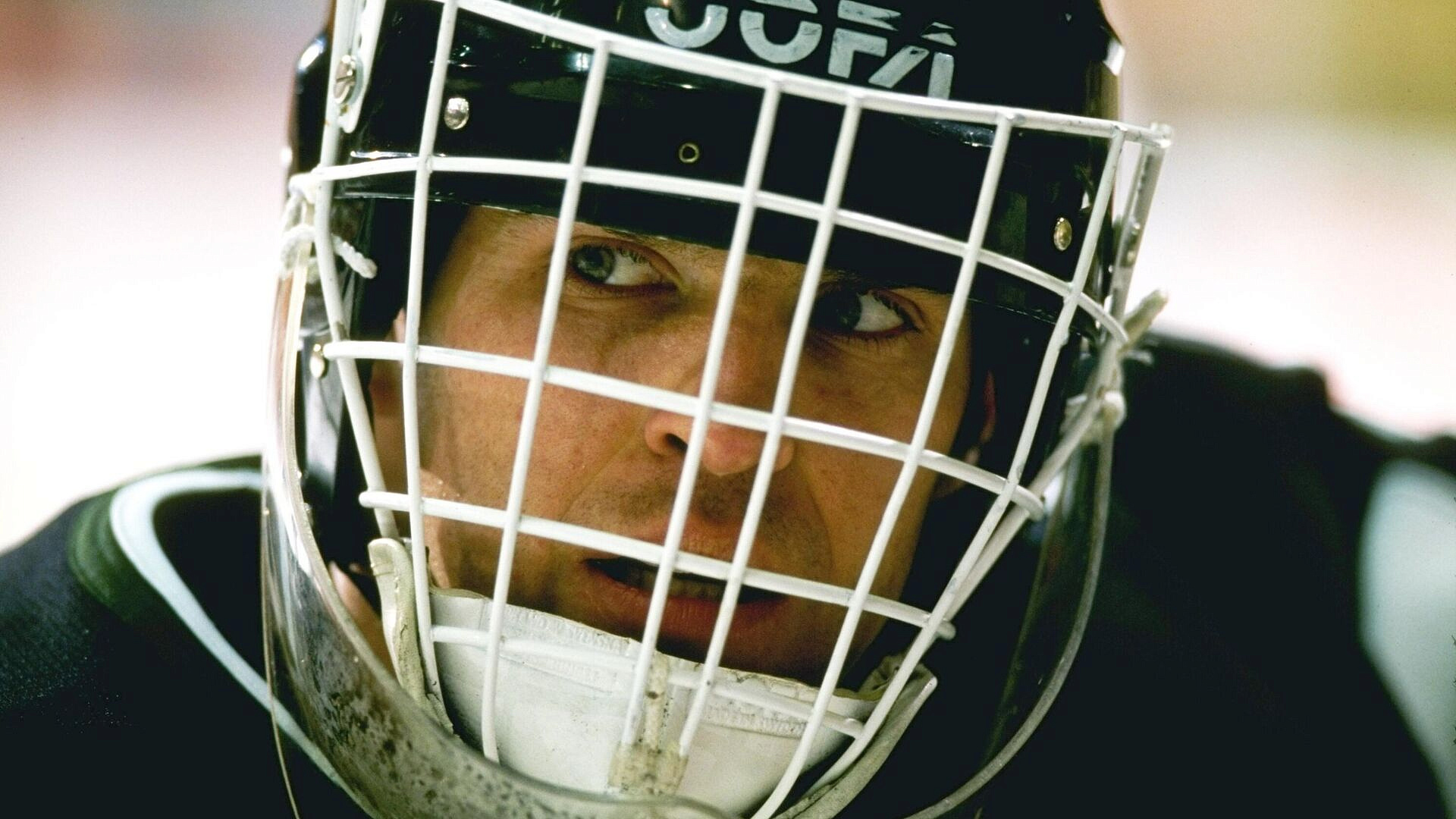 "Не ношу с гордостью". Зачем экс-вратарь СССР рвется вернуть медали ЧМ?