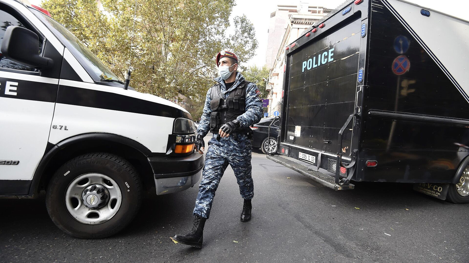 СМИ: архиепископа Армянской апостольской церкви вызвали в СК Армении