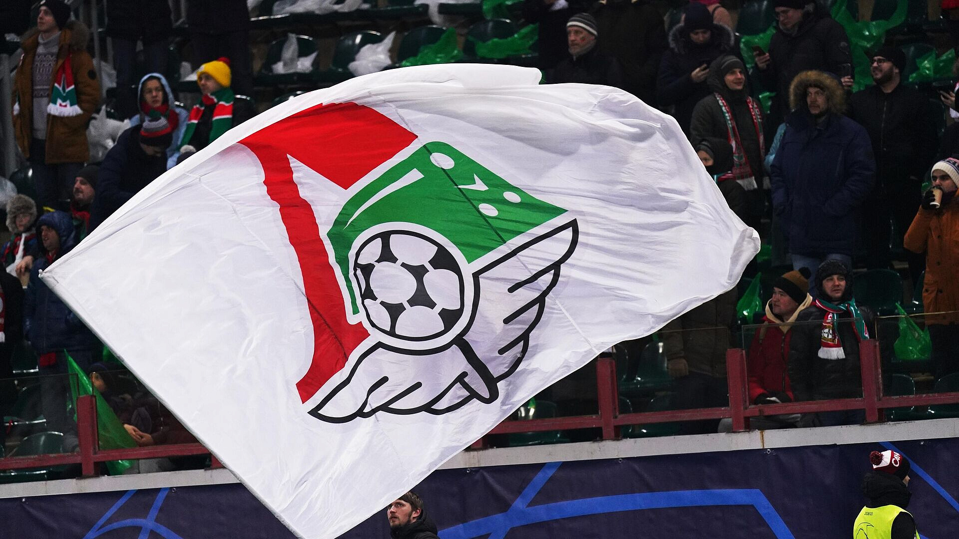 "Локомотив" объявил о расторжении контракта с Кузьмичевым