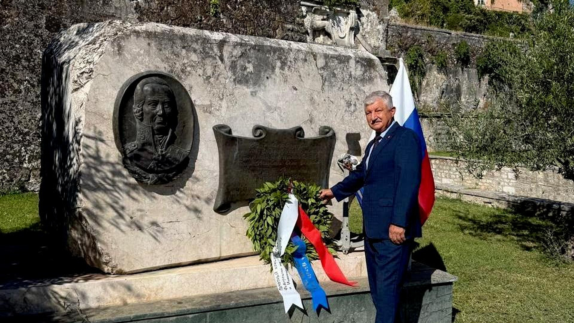 Российские дипломаты почтили память адмирала Ушакова на острове Корфу
