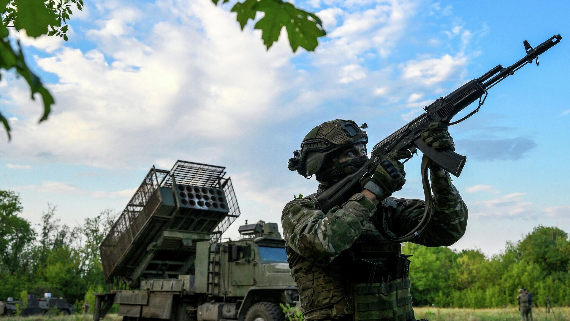 Боец увернулся от FPV-дронов ВСУ и сбил их из автомата