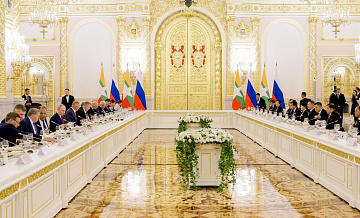 Россия и Мьянма подписали десять документов