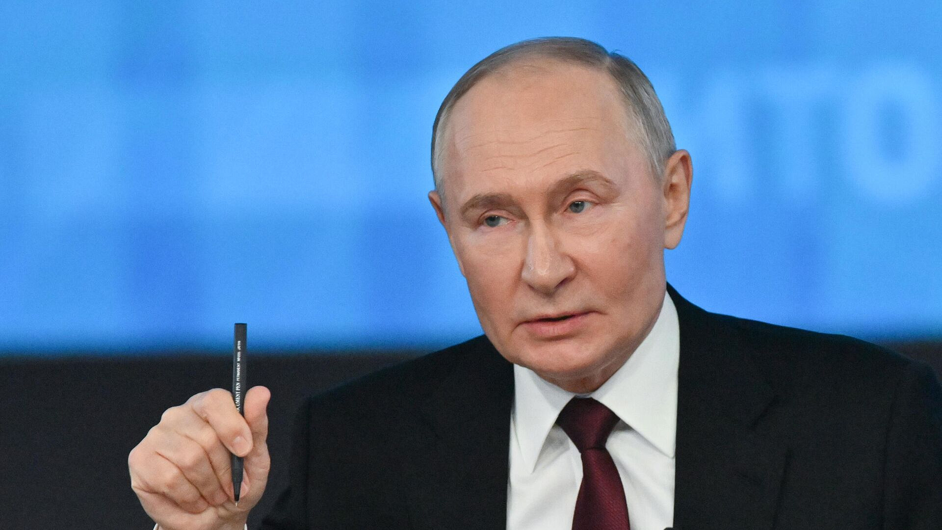 Путин призвал поставить всех защитников России в равные условия