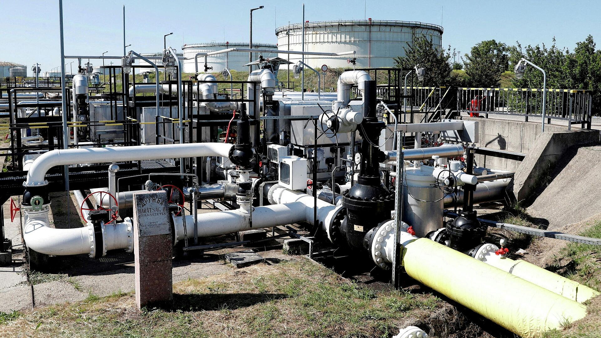 Словакия ждет открытия нефтепровода "Дружба", заявил Фицо