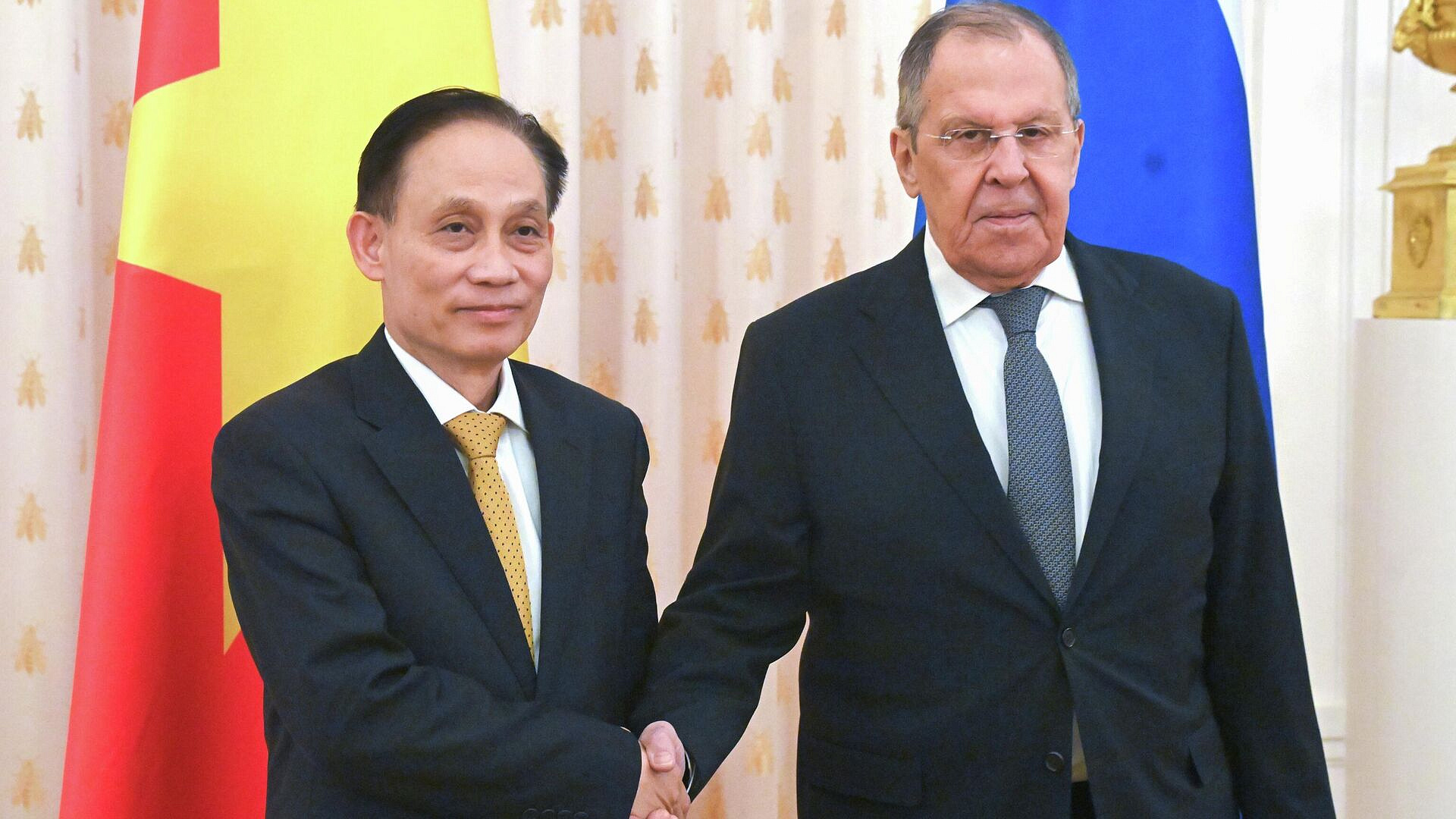 Лавров поздравил главу МИД Вьетнама с Новым годом по лунному календарю