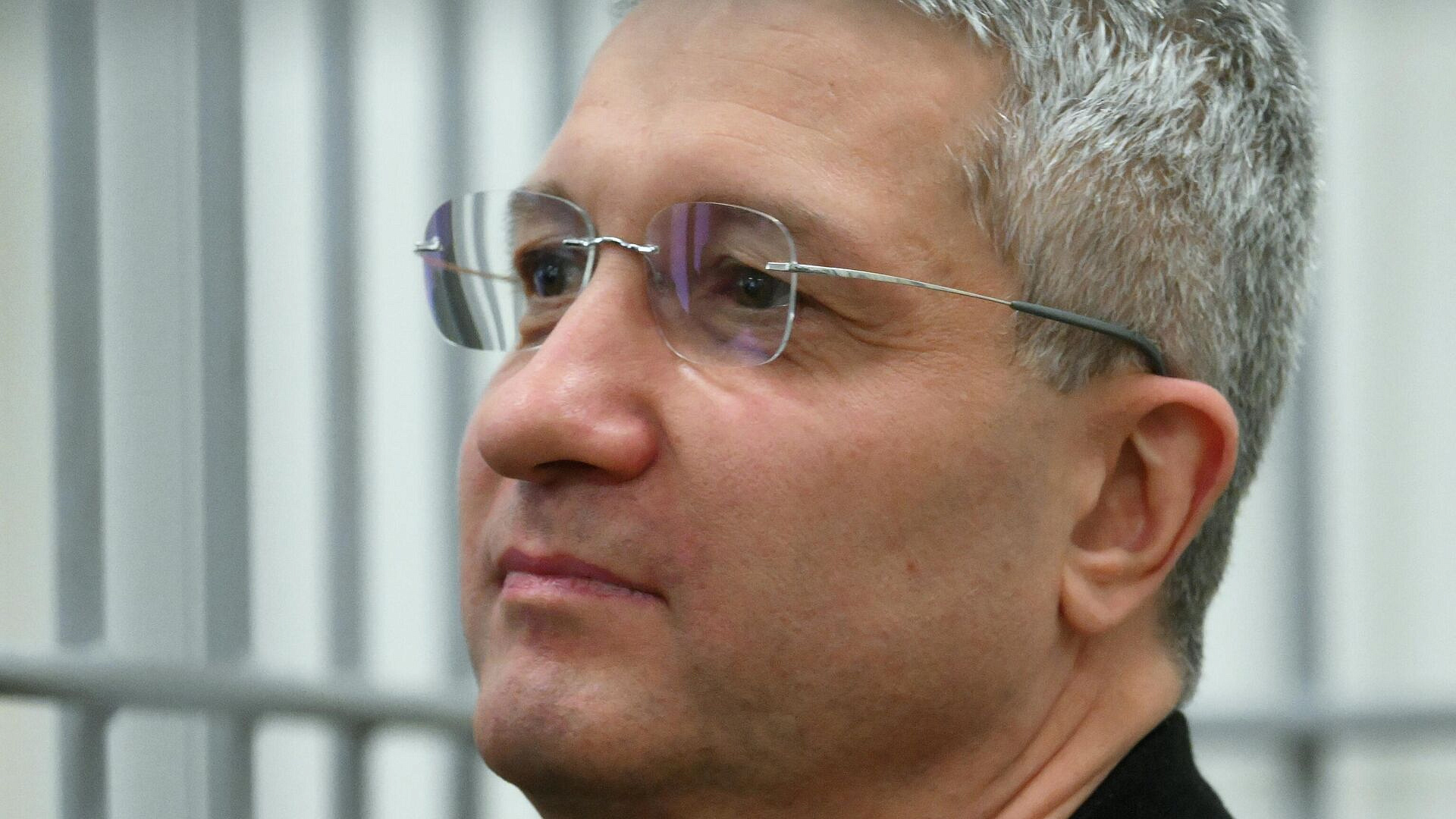 Суд продлил арест экс-замминистра обороны Иванова по делу о взятках