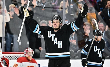 Защитник "Юты" Сергачев признан второй звездой дня в НХЛ