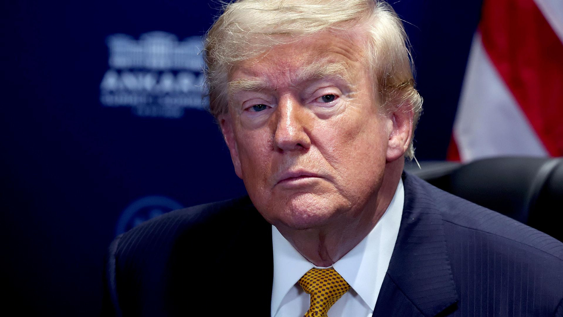 Трамп совершил остановку в Великобритании, чтобы пересесть на новый самолет