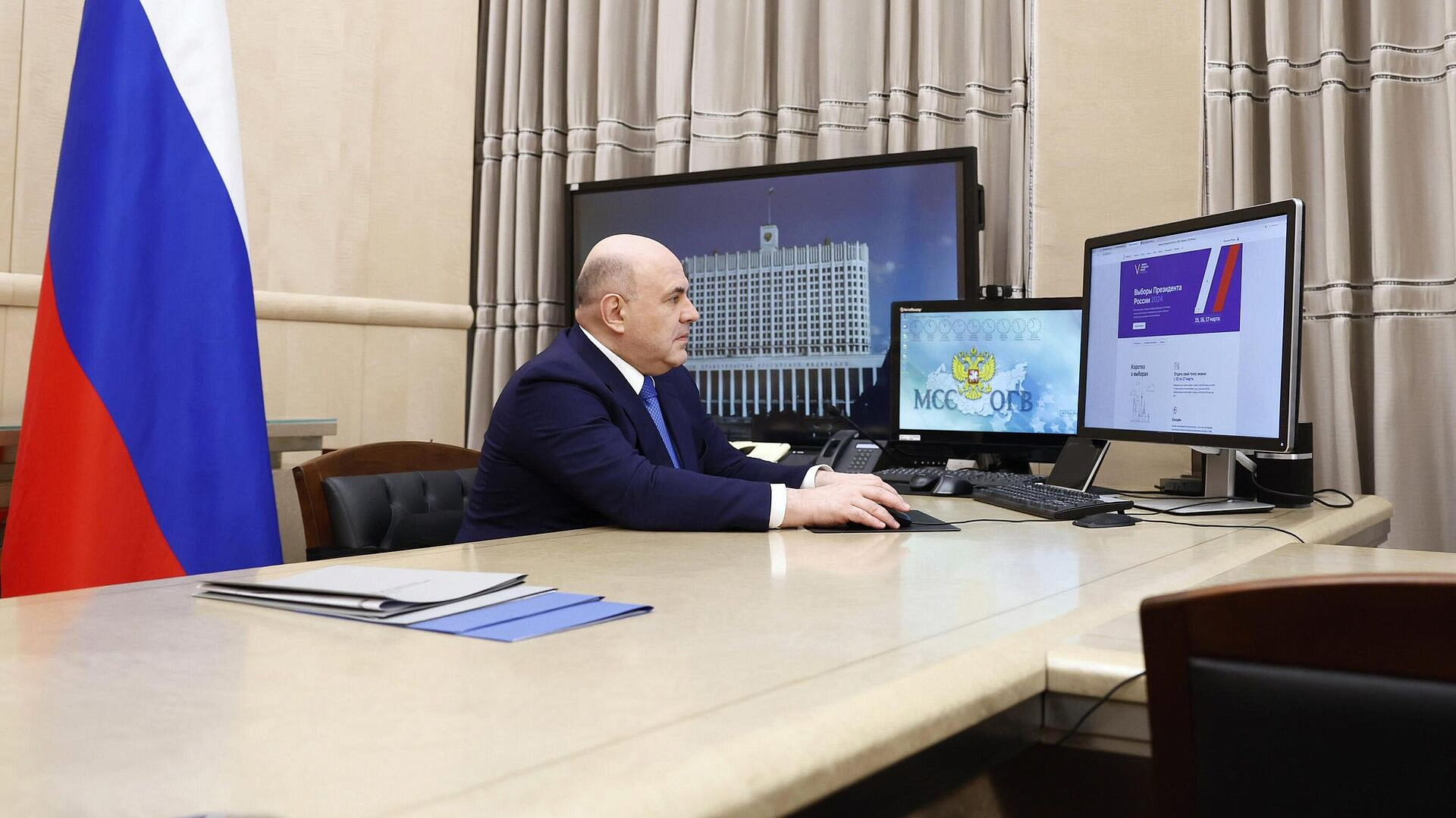 Мишустин объяснил, почему проголосовал онлайн