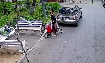 Омбудсмен рассказала, что грозит москвичке, поставившей сына на колени