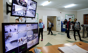 Школы Петербурга усилят контроль за безопасностью