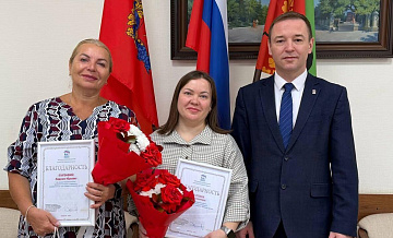 Замглавы Росгвардии наградил воспитательниц, защитивших детей в Оренбуржье