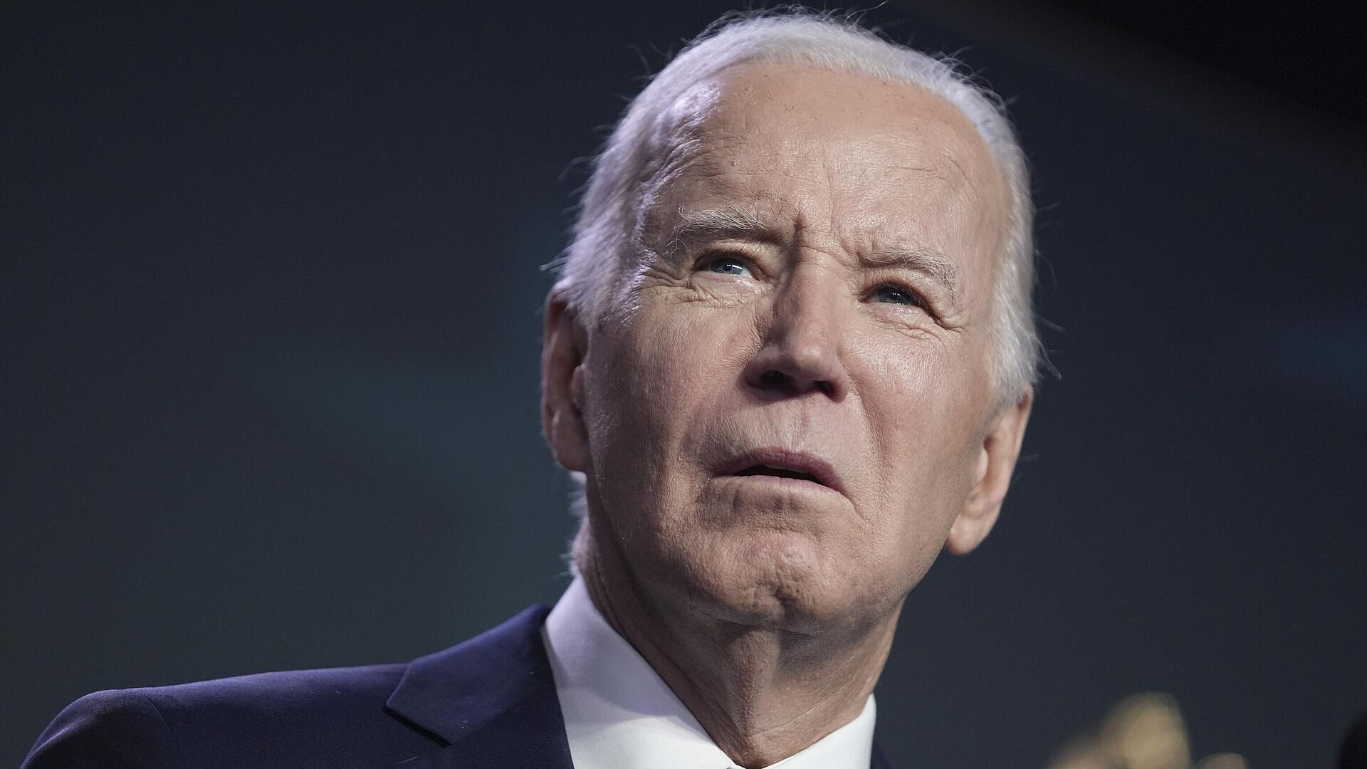 Байден в 2021 году в тревоге звонил Путину из-за Украины, пишет Guardian