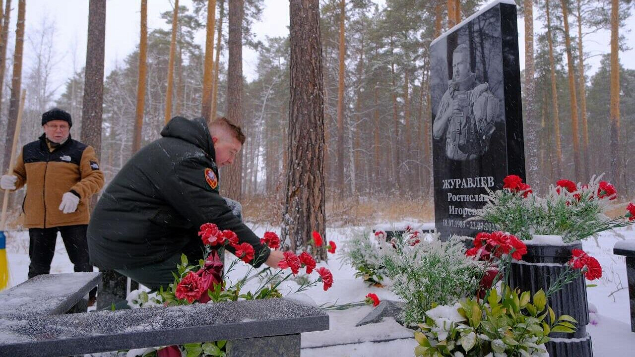 Свердловский союз журналистов почтил память военкора Журавлева