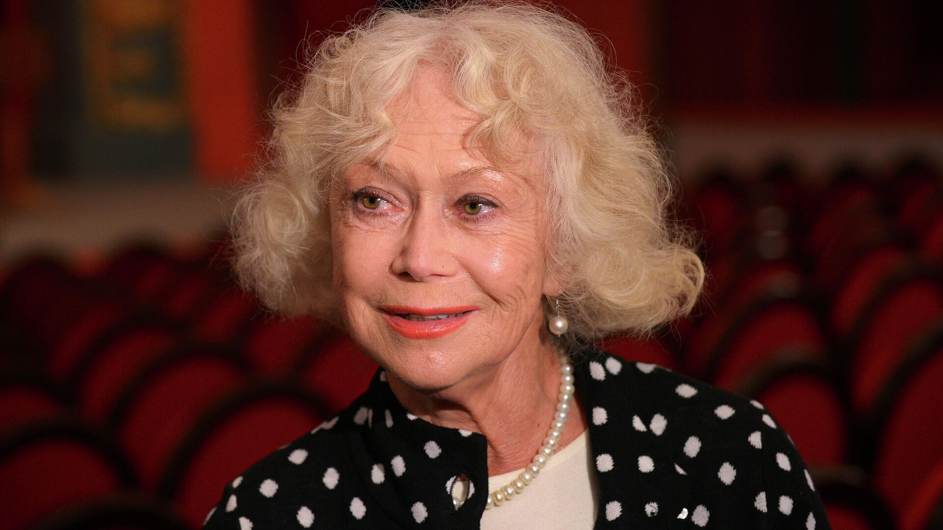 Актриса "Служебного романа" Немоляева рассказала о самочувствии