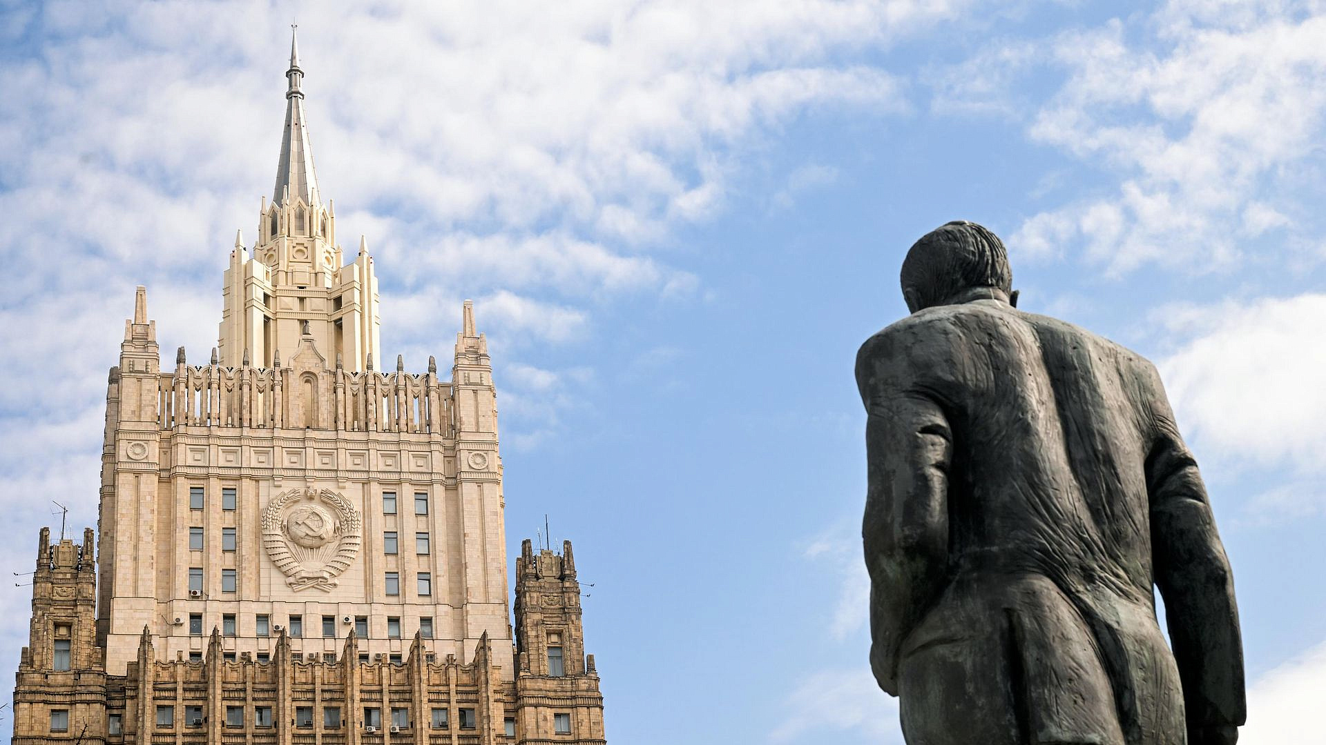 В МИД прокомментировали визиты Рэтклиффа и Галлахера в Россию