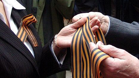 В Архангельске пенсионера осудили за осквернение георгиевской ленты