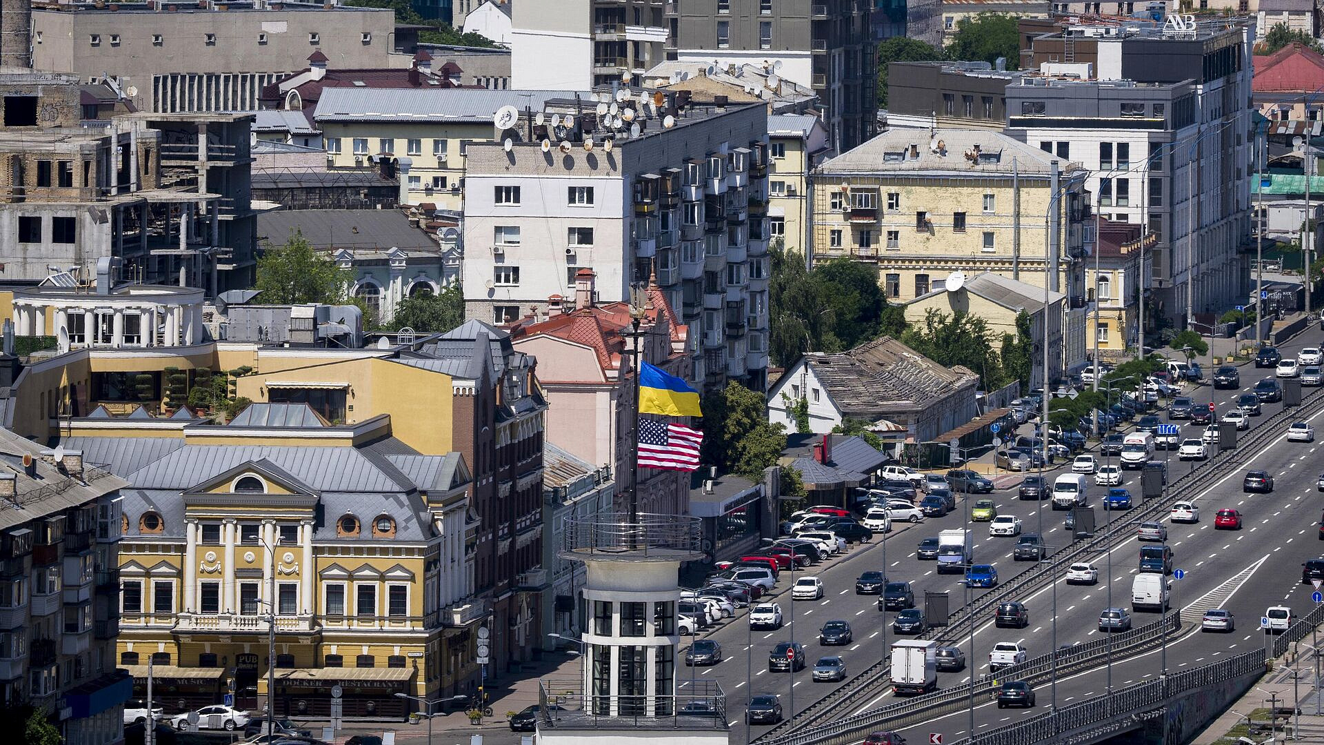 США будут склонять Зеленского принять соглашение с Россией, пишут СМИ