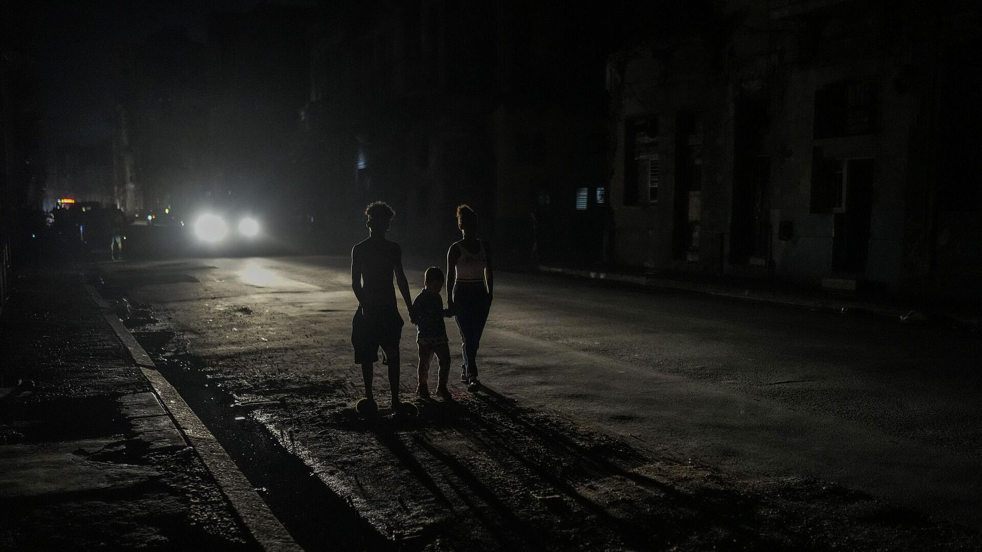 На Кубе начались длительные перебои со светом