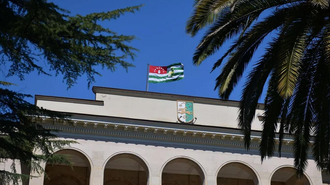 Кириенко и Мурашко посетили Республиканскую больницу в Абхазии