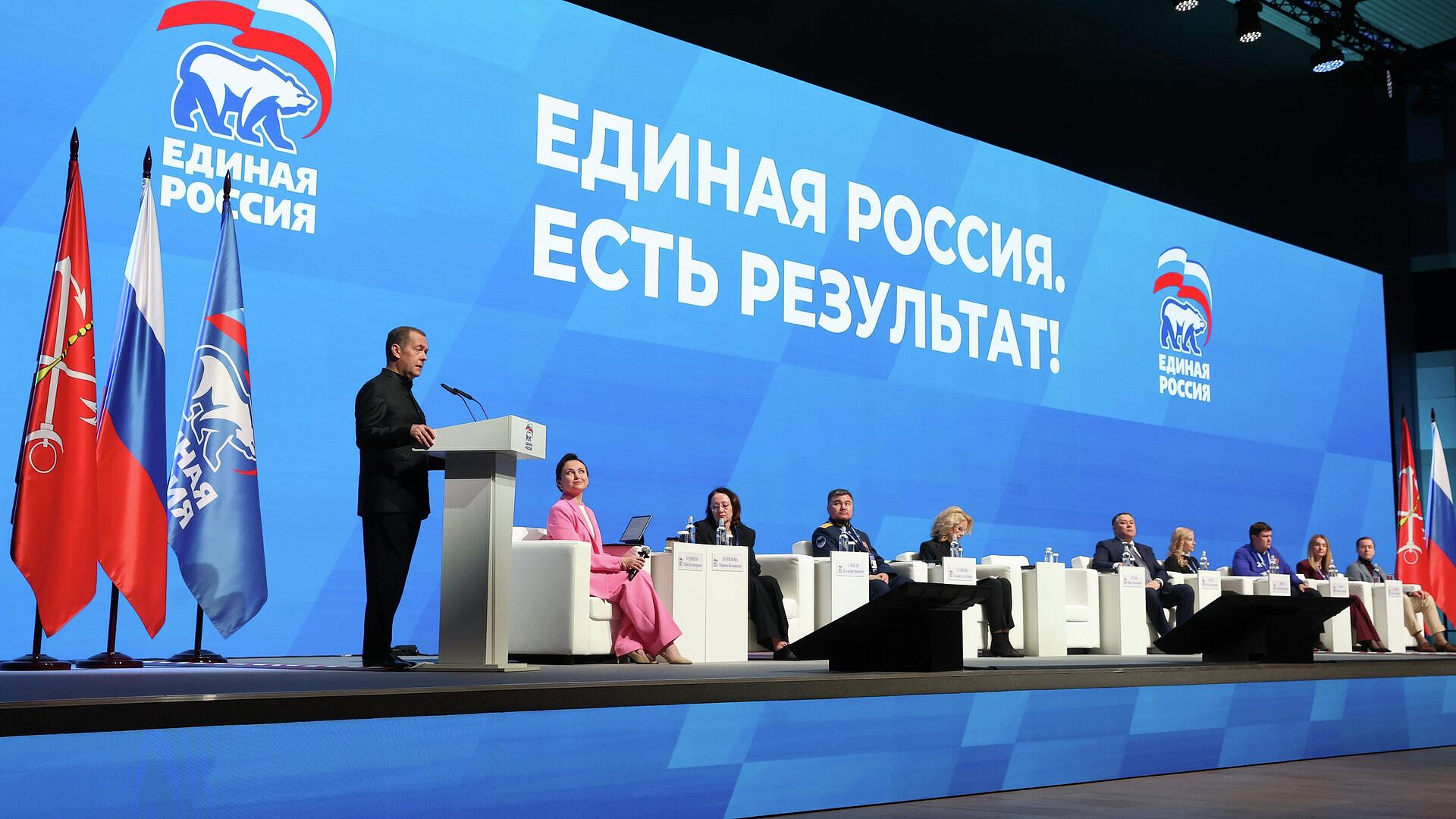 Медведев отметил значение психологической установки для будущих родителей