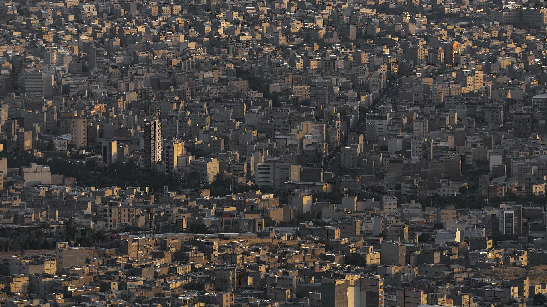 На нефтеперерабатывающем заводе в Иране взорвался резервуар с азотом