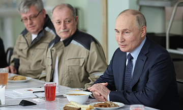 Путин пообещал обсудить вопрос подключения теплиц в Омской области к ФСК