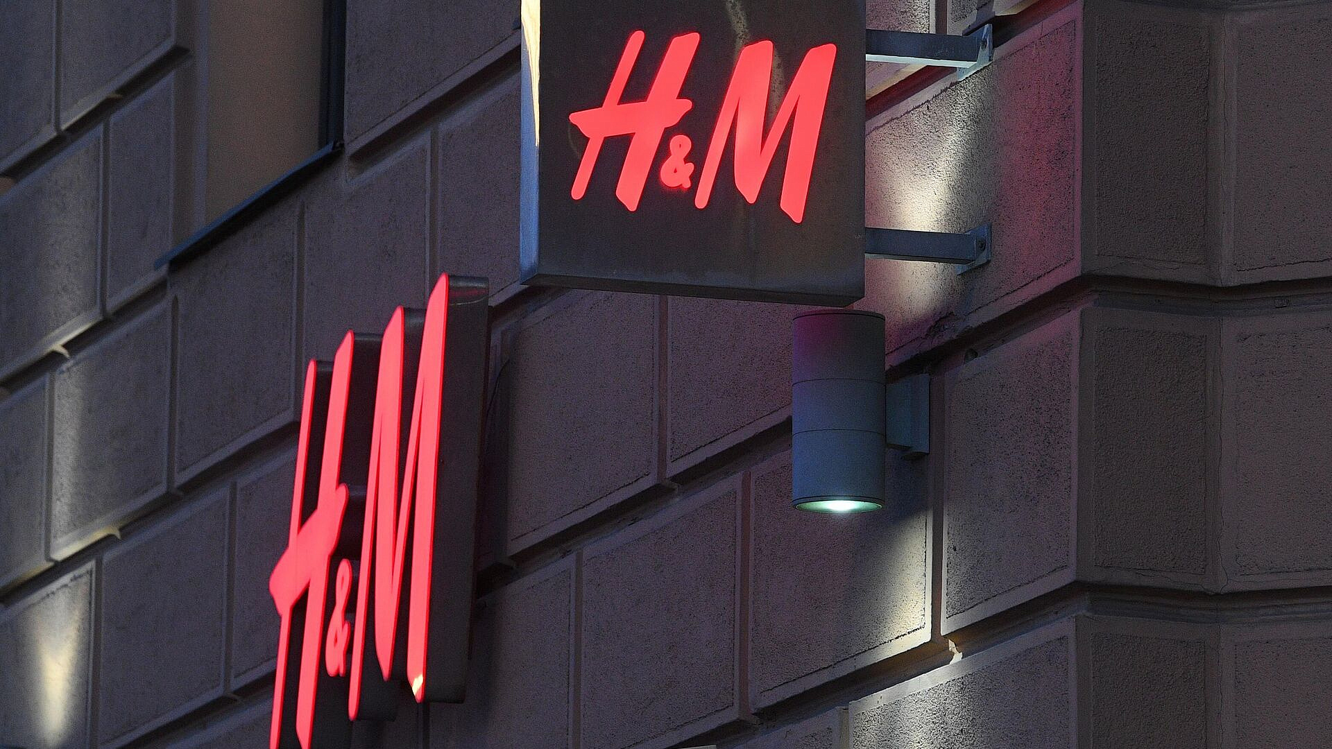  H&amp;M     