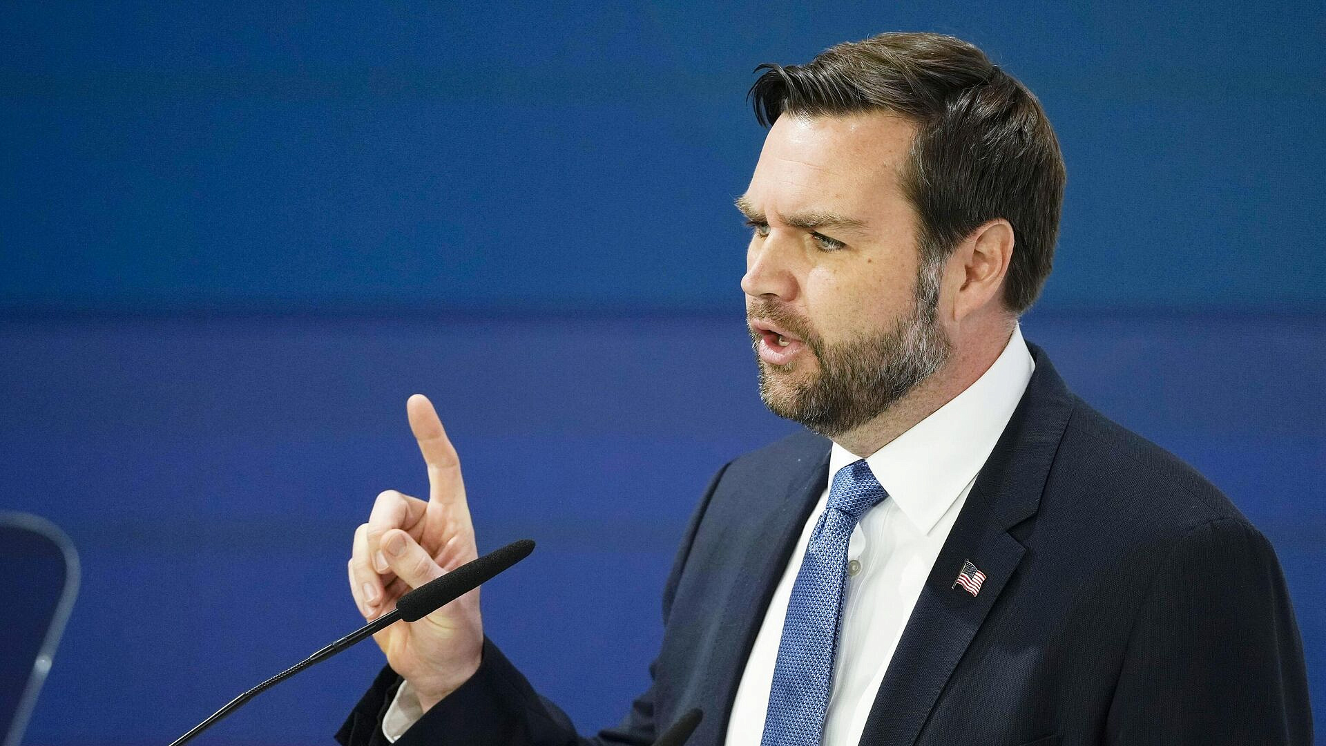 В Раде отреагировали на нападки проукраинских активистов на Вэнса с дочерью