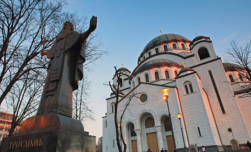 В Белграде проходит шествие студентов к храму Святого Саввы
