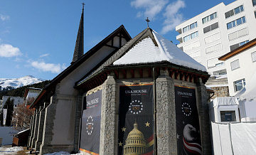 Павильон США в Давосе разместился под вывеской "Дом бога"