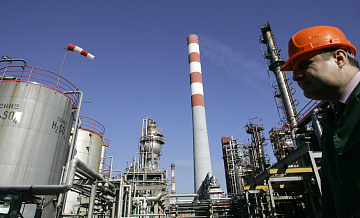 НПЗ в Словакии приостановит экспорт нефтепродуктов, в том числе на Украину