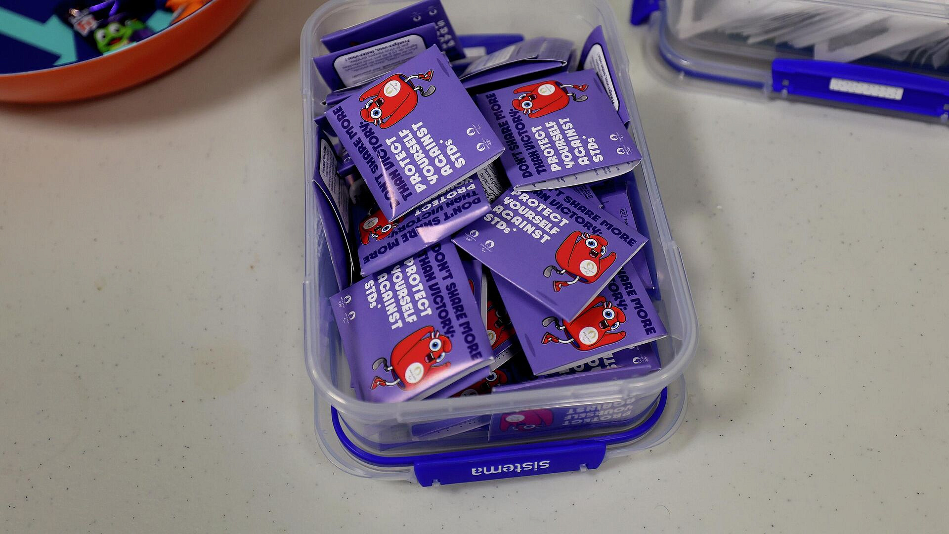 "Гусарские привез": российские атлеты высмеяли нехватку презервативов на ОИ