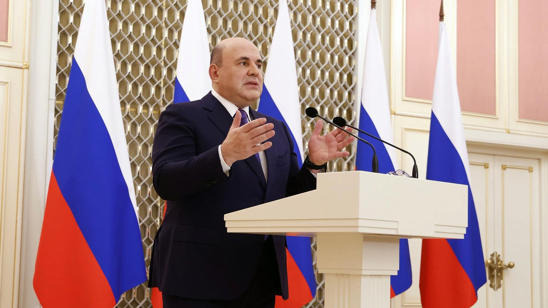 Санкции не помешали России сохранить авиапарк, заявил Мишустин