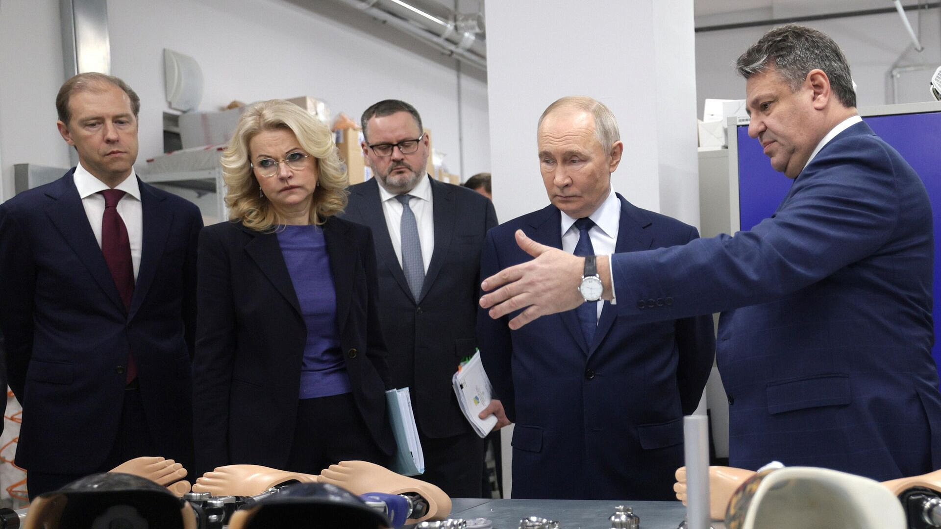 Путин рассказал о первых участниках программы "Время героев"