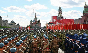 Герой СВО рядом с Путиным на трибуне участвовал в освобождении ЛНР