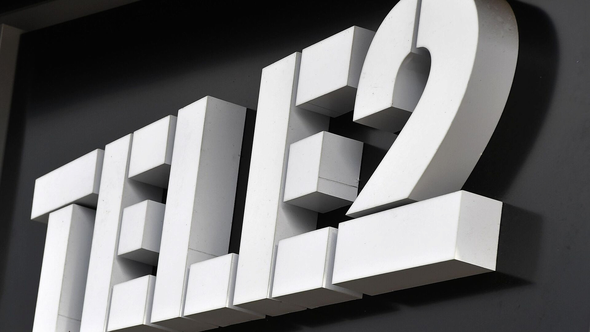 Tele2          