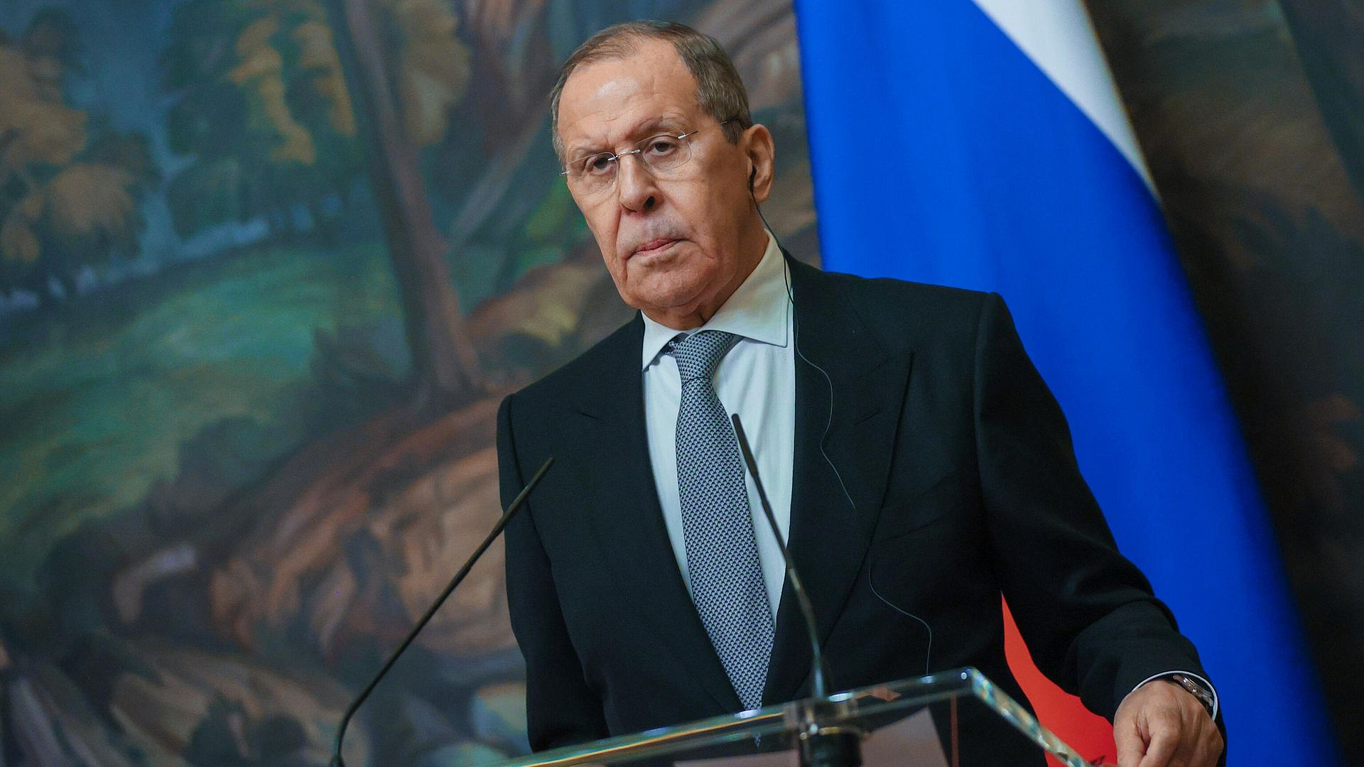 Перекрытие Баб-эль-Мандебского пролива навредит рынку нефти, заявил Лавров