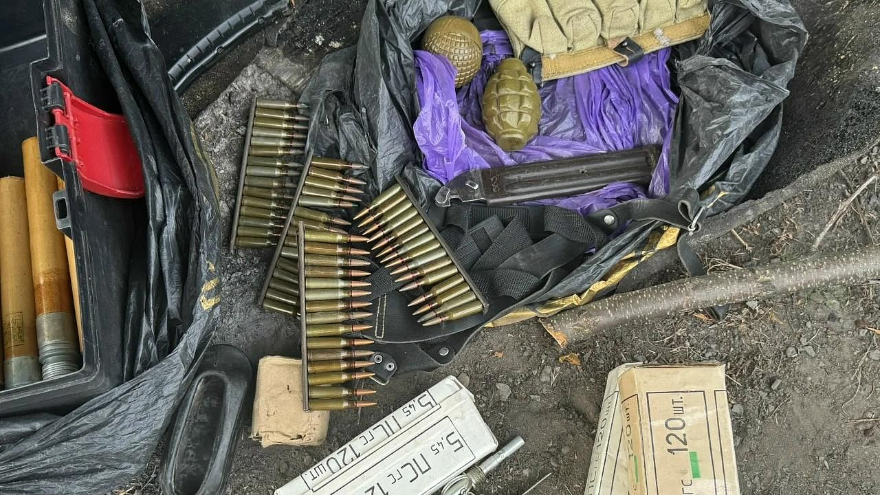 В ДНР задержали мужчину, переносившего оружие по улице в пакетах