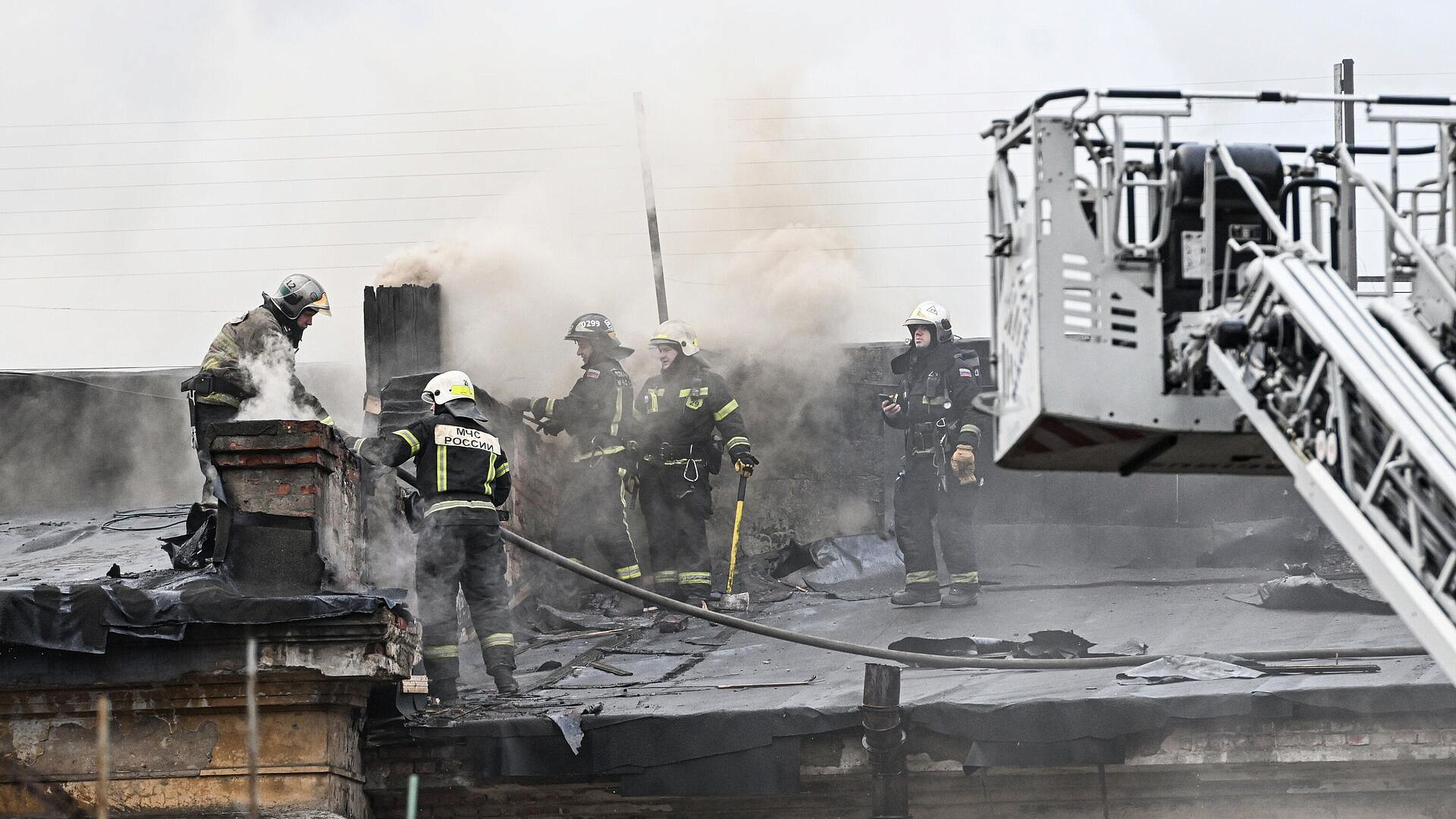 В Москве при пожаре в многоэтажке погибли два человека