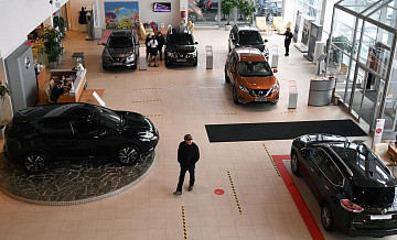 Дилеры прокомментировали скопление автомобилей на складах к концу года