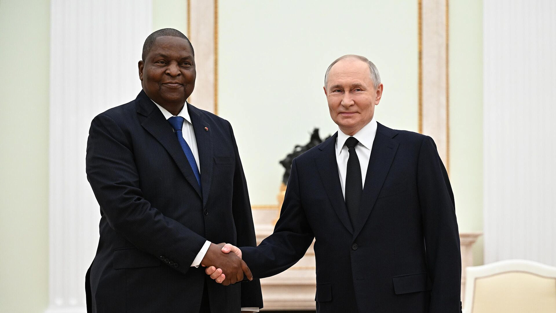 Президент ЦАР поблагодарил за прием делегации в Москве