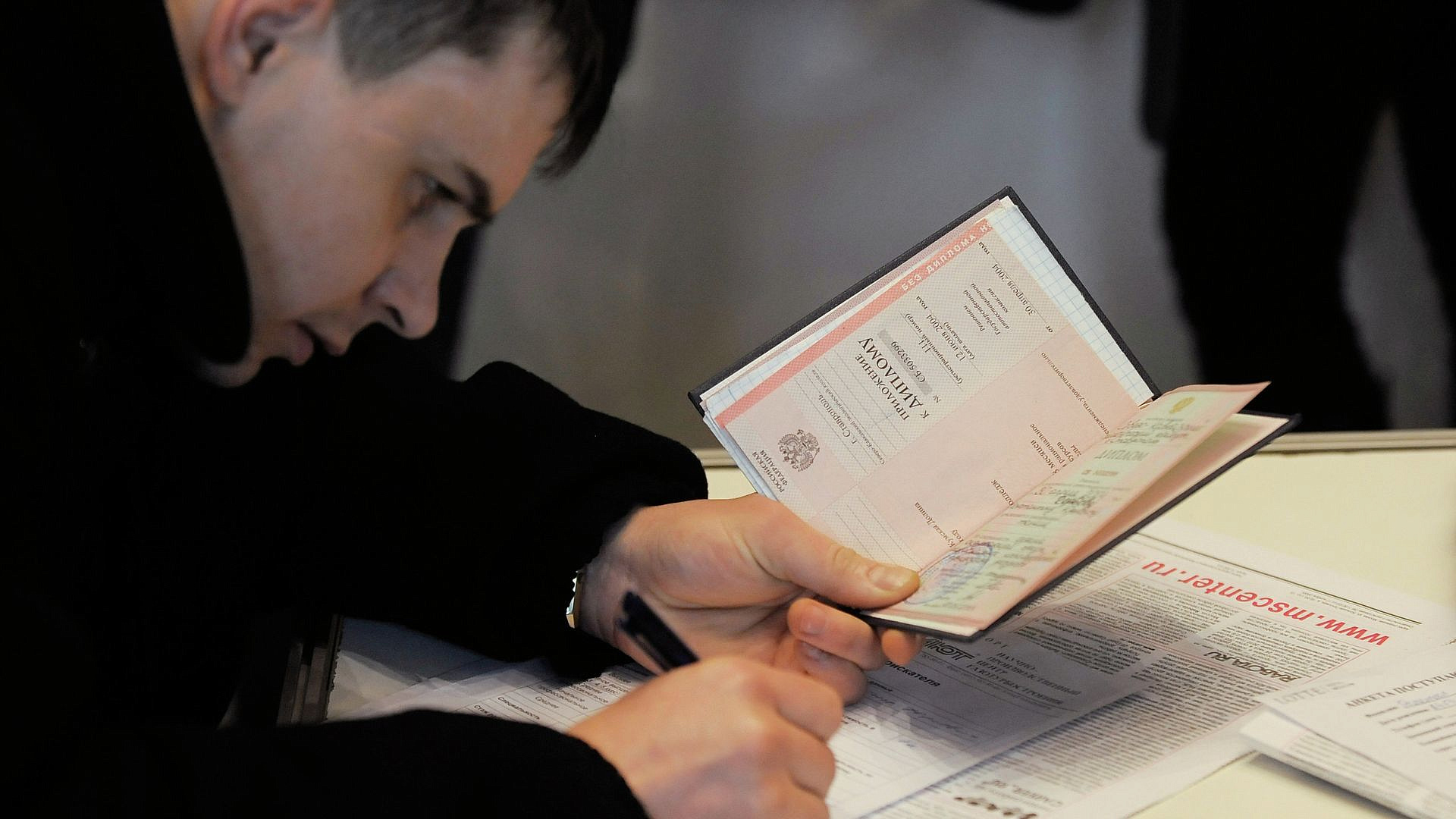 Россияне при поиске работы стали чаще полагаться на себя, показал опрос