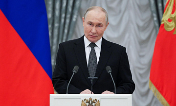 Путин пообщался с обладателями госнаград за бокалом шампанского