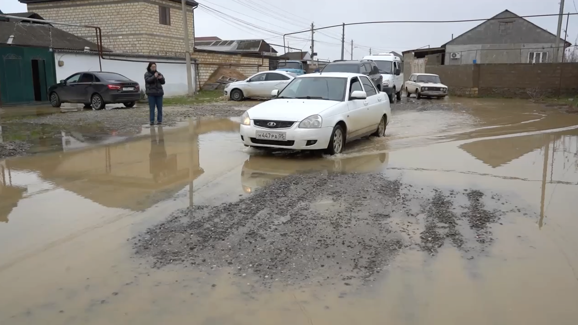 В пяти городах и трех районах Дагестана ввели режим ЧС регионального уровня
